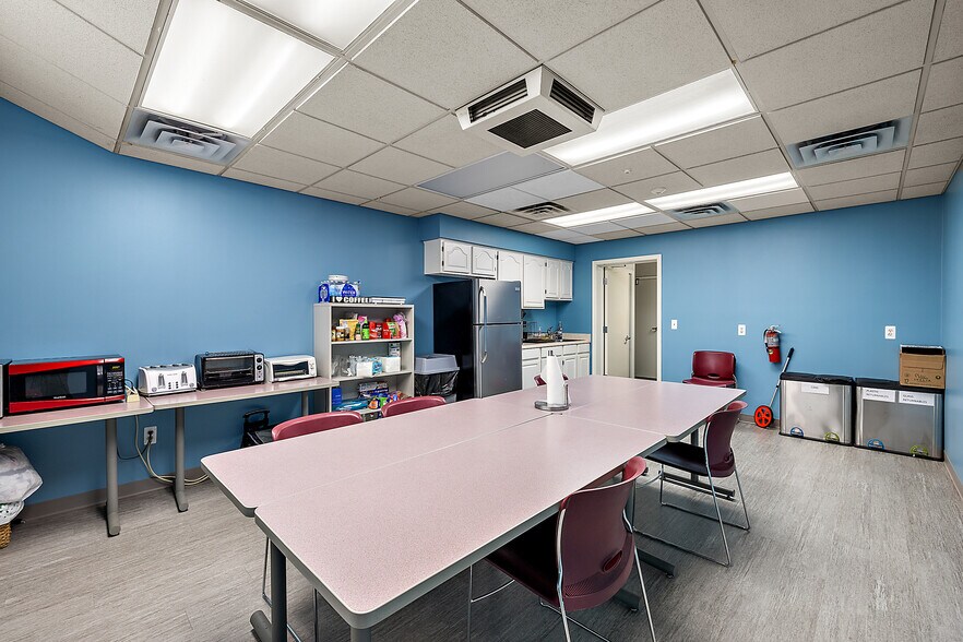 More Photos Of 20789 Harper Ave, Harper Woods Office For Sale