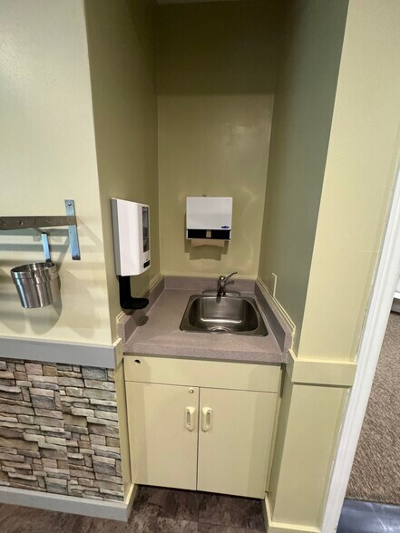 More Photos Of 725 Gibralter St, Norfolk Flex For Sale