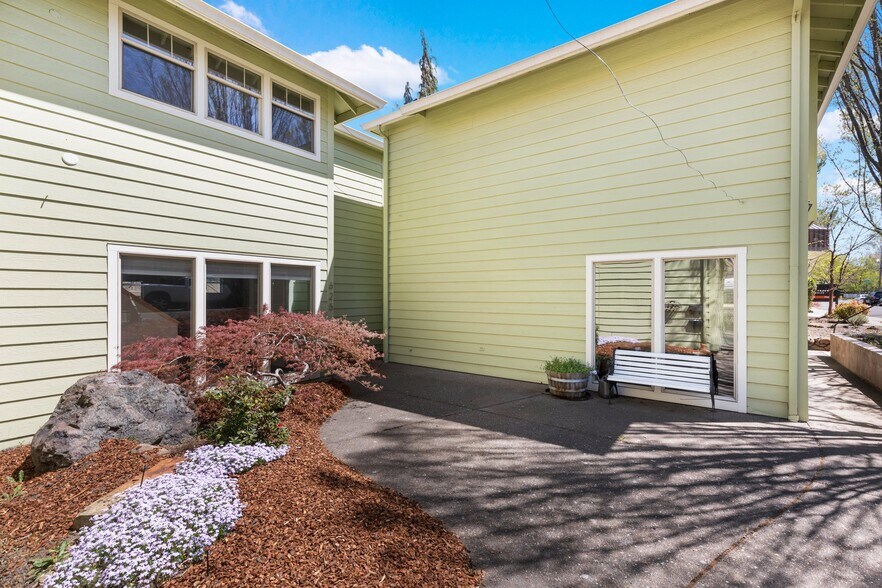 More Photos Of 621-629 A St, Ashland Storefront Retail Residential For Sale