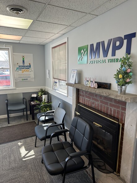 More Photos Of 40 S River Rd, Bedford Medical For Lease