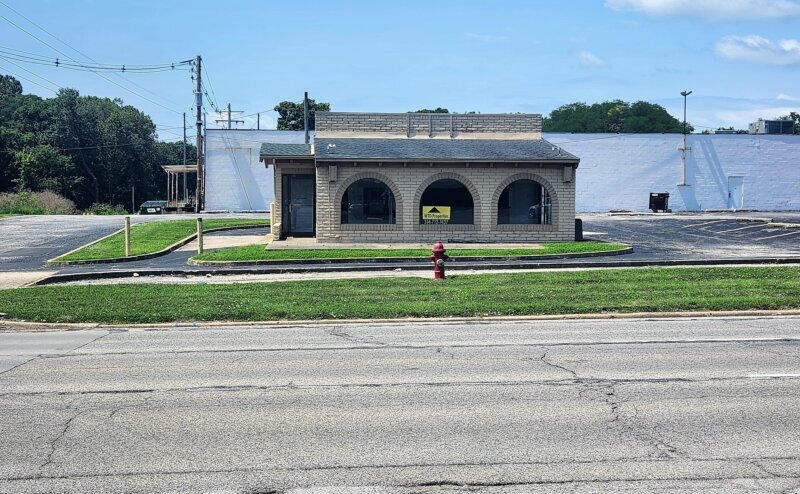 More Photos Of 2801 N Main St, Decatur Freestanding For Lease