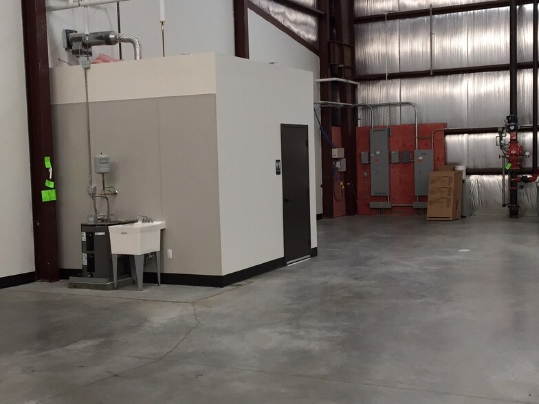 More Photos Of 4458 Genoa Red Bluff Rd, Houston Warehouse For Lease