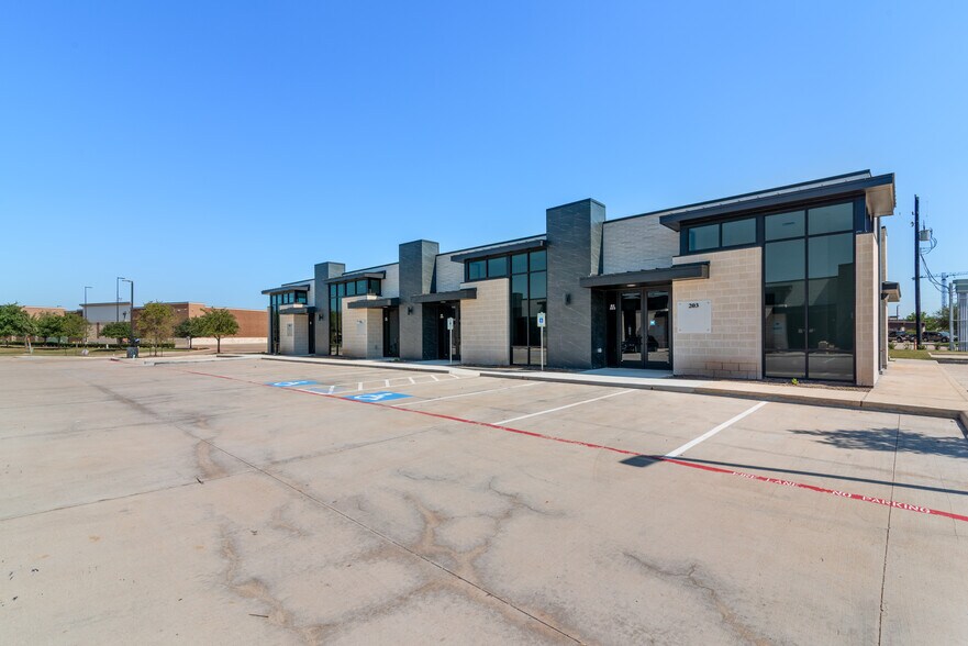 More Photos Of 7102 Tarrington Ave, Sugar Land Medical For Sale