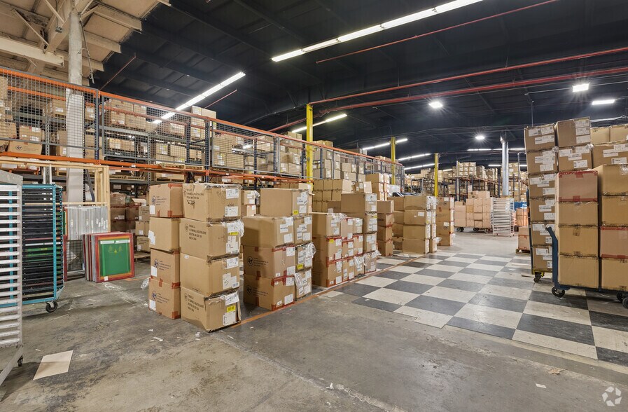 More Photos Of 229-239 Neck Rd, Haverhill Warehouse For Lease