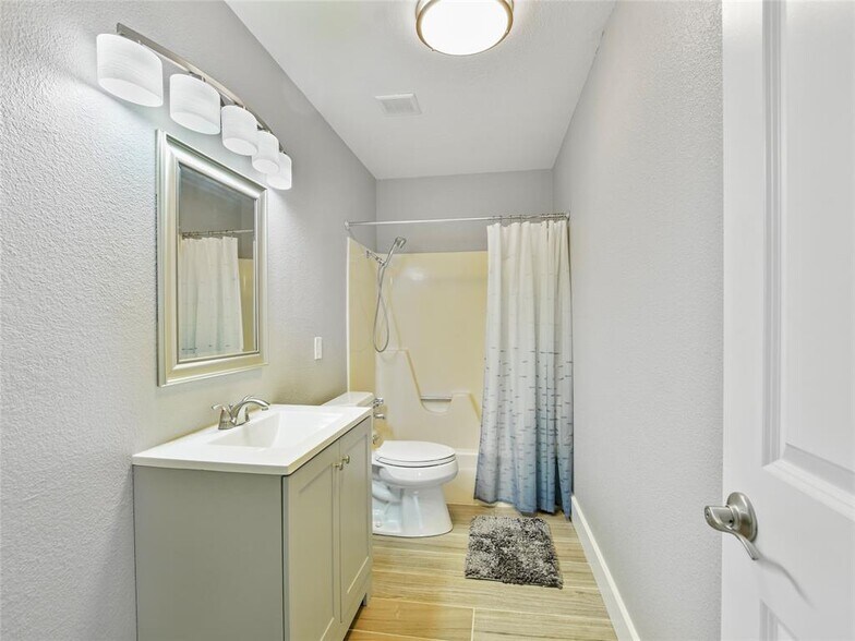 More Photos Of 1612 Shenandoah Dr, Cedar Park Warehouse For Sale