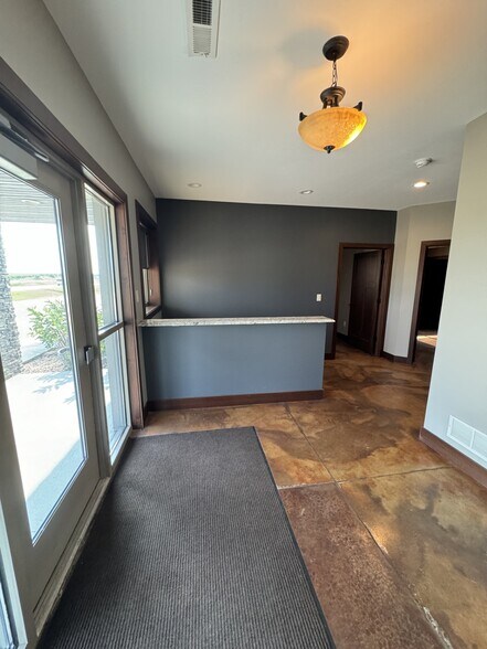 More Photos Of 2976 73rd St, Atkins Flex For Lease