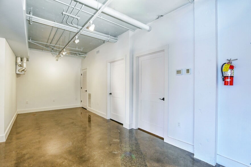 More Photos Of 1 Johnny Cake Hill, New Bedford Storefront Retail Office For Lease