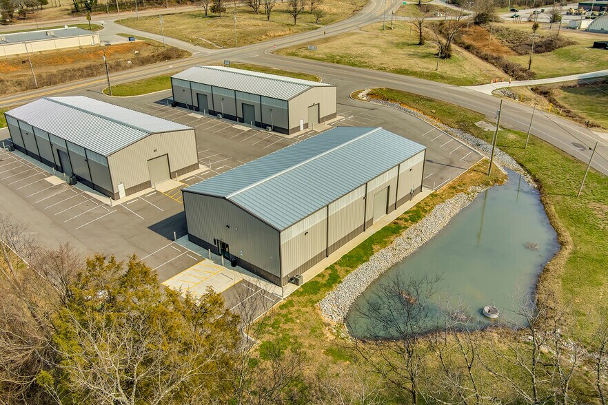 More Photos Of 145 US-70, Lenoir City Flex For Lease