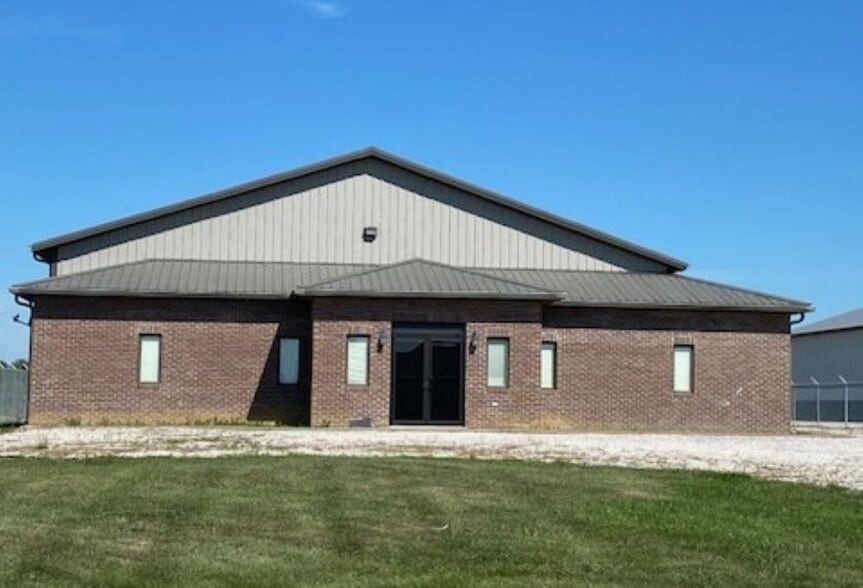 Primary Photo Of 5812 Prospect Dr, Newburgh Office For Sale