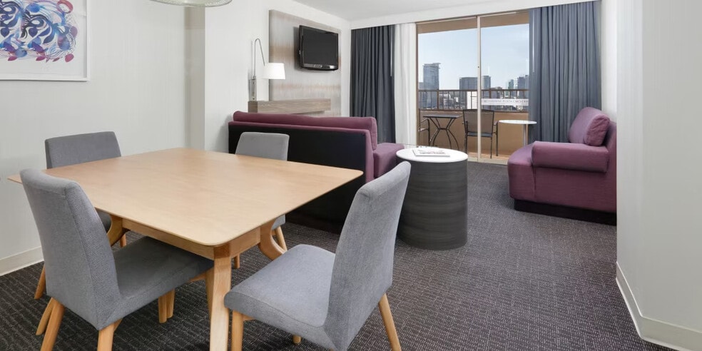 More Photos Of 1015 Elm St, Dallas Hotel For Sale