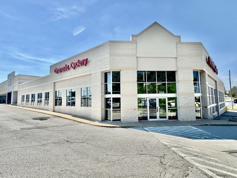 More Photos Of 235-293 Mid Rivers Mall Dr, Saint Peters General Retail For Lease