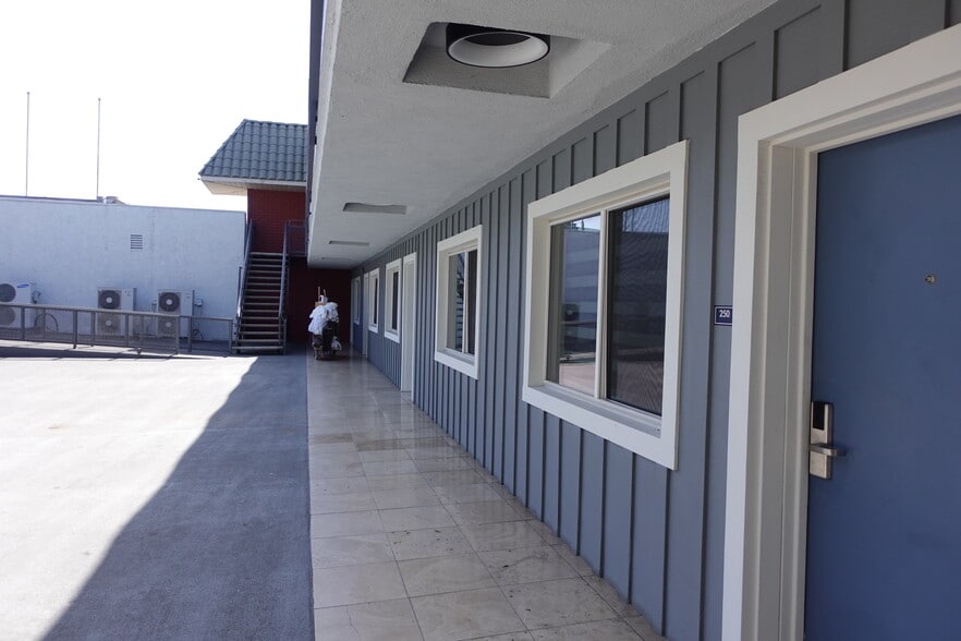 More Photos Of 1901-1903 W Olympic Blvd, Los Angeles Hotel For Lease