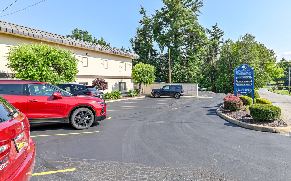 More Photos Of 508-512 N Jefferson st, New Castle Medical For Sale
