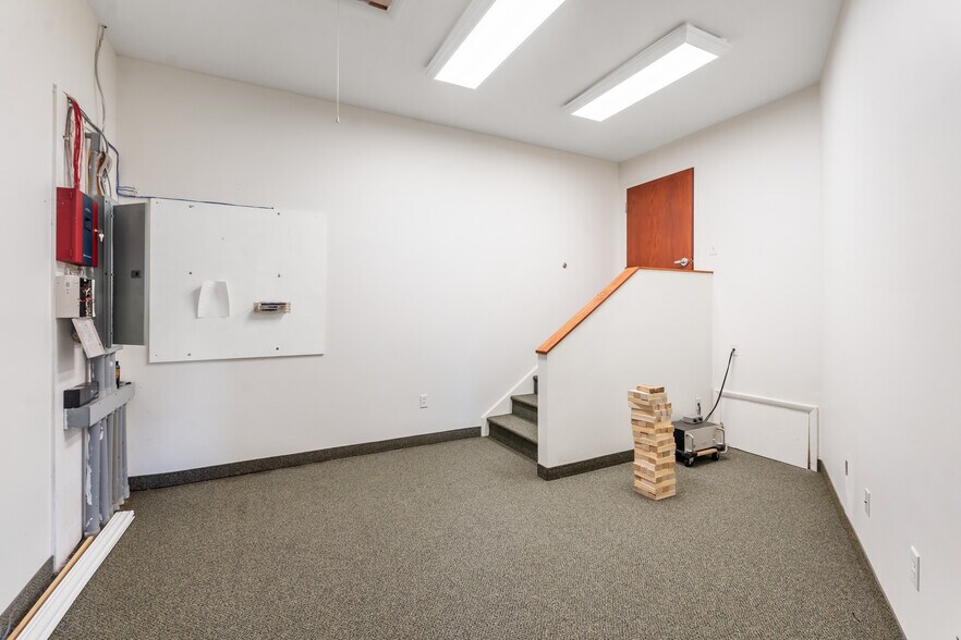 More Photos Of 4647 Reservoir Rd, Geneseo Flex For Sale