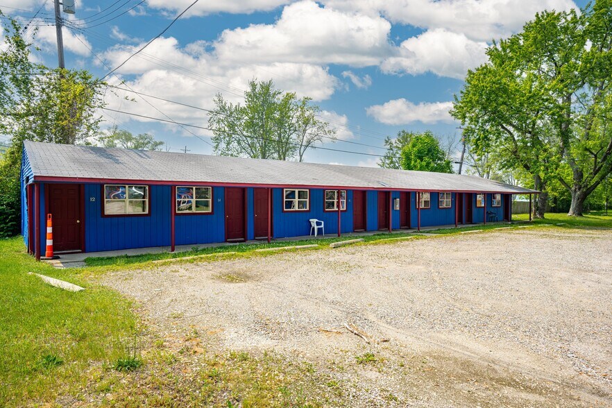 More Photos Of 8230 Highland Rd, White Lake Hotel For Sale