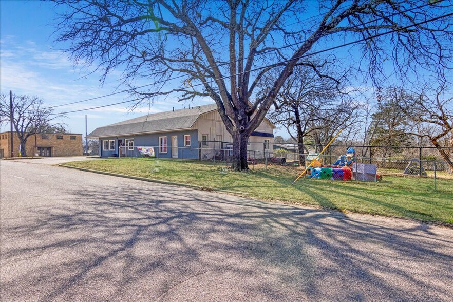 More Photos Of 1201 W Nelson St, Denison Daycare Center For Sale