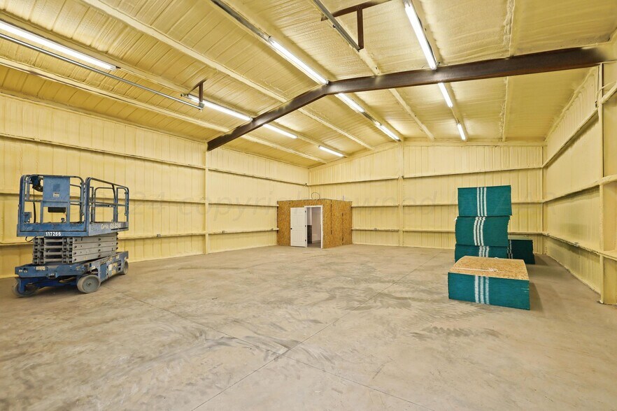 More Photos Of 718 Stateline Rd, Farwell Warehouse For Sale