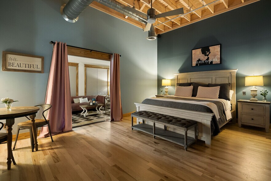 More Photos Of 207 E Main St, McMinnville General Retail For Sale