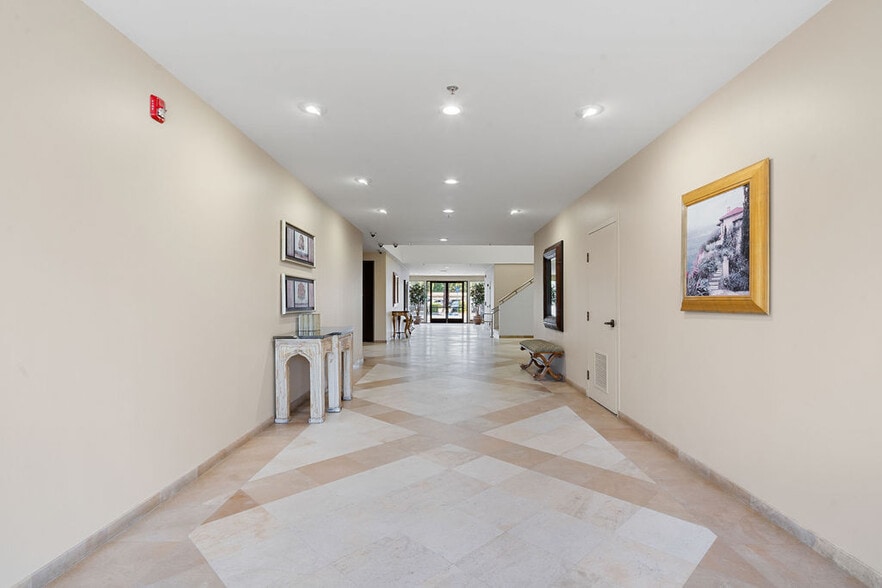 More Photos Of 200 New Stine Rd, Bakersfield Office For Sale