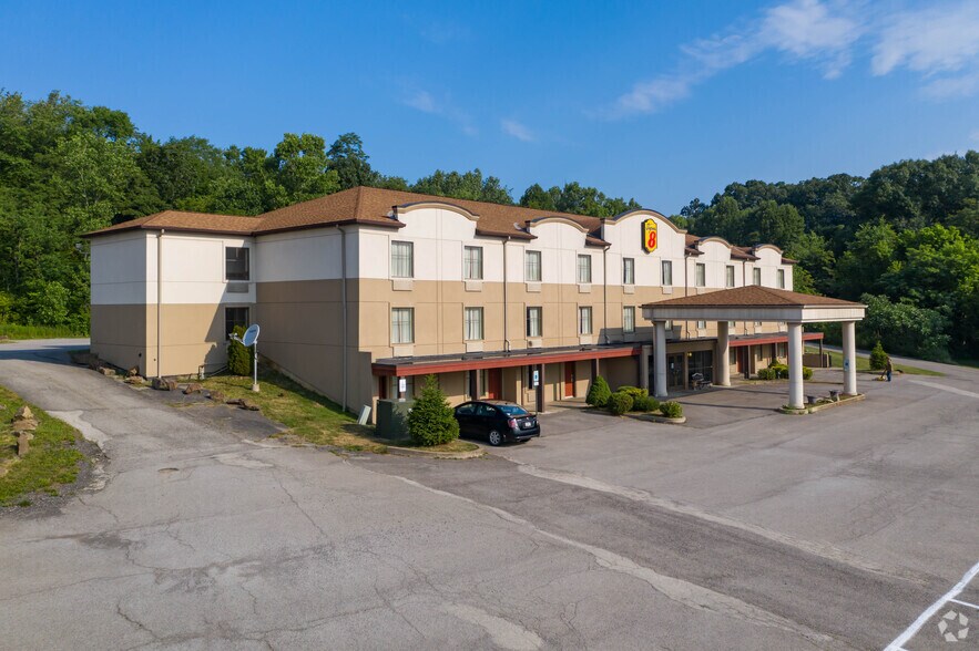 More Photos Of 7099 Big Beaver Blvd, Beaver Falls Hotel For Sale