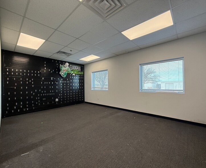 More Photos Of 2345 Nail Rd, Krum Warehouse For Lease
