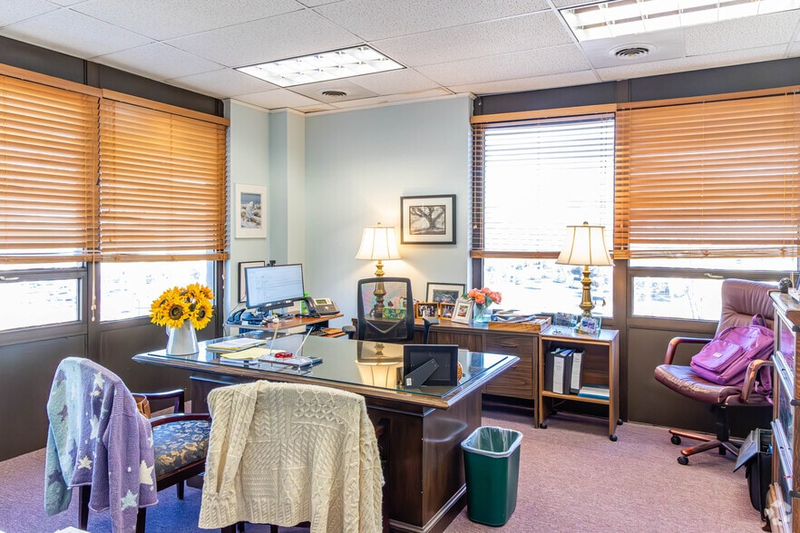More Photos Of 2444 Morris Ave, Union Township Office For Lease