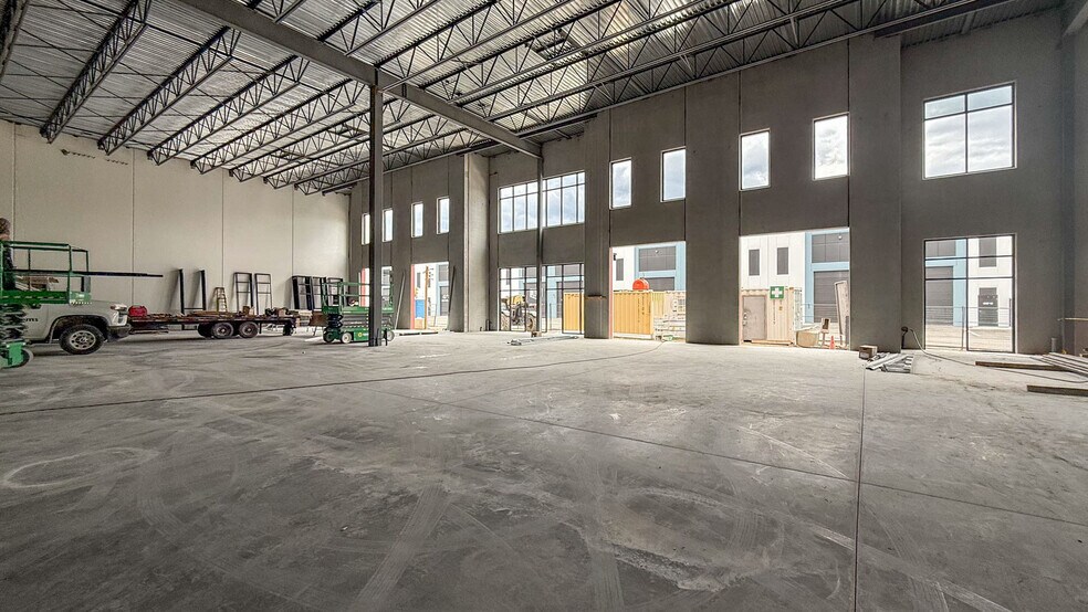 More Photos Of 4605 34 St, Vernon Distribution For Lease