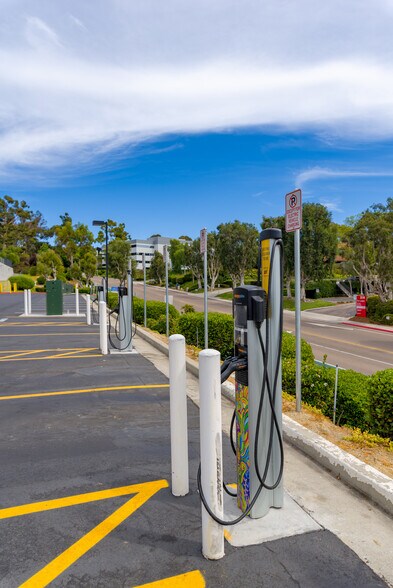 More Photos Of 5440 Morehouse Dr, San Diego Office For Lease