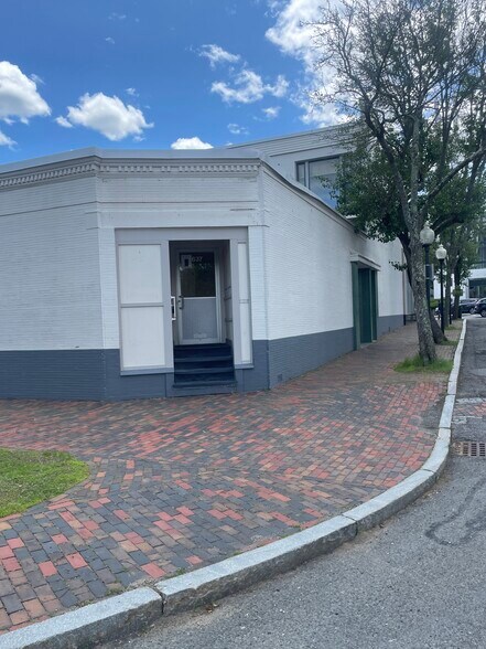 More Photos Of 635 Massachusetts Ave, Arlington Storefront Retail Office For Lease