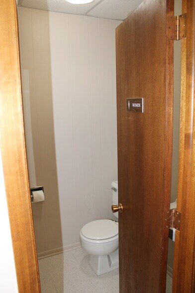 More Photos Of 210 1st St SW, Clarion Office For Sale