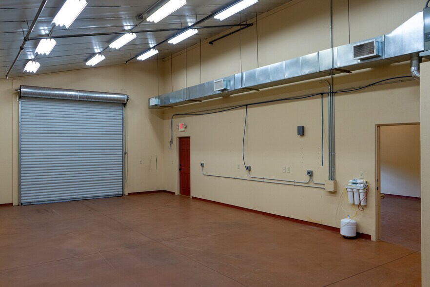 More Photos Of 4004 N AZ Highway 87, Pine Light Distribution For Sale