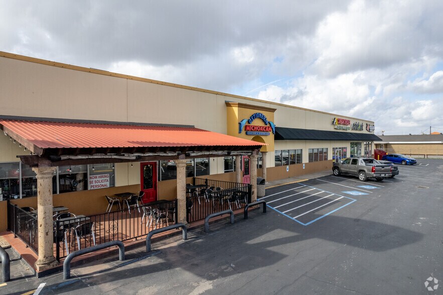 More Photos Of 1000-1094 Federal Rd, Houston Unknown For Lease
