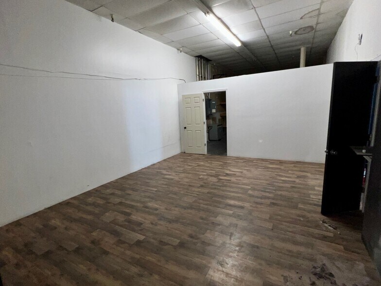 More Photos Of 3010-3012 N 14th St, Ponca City Storefront For Lease