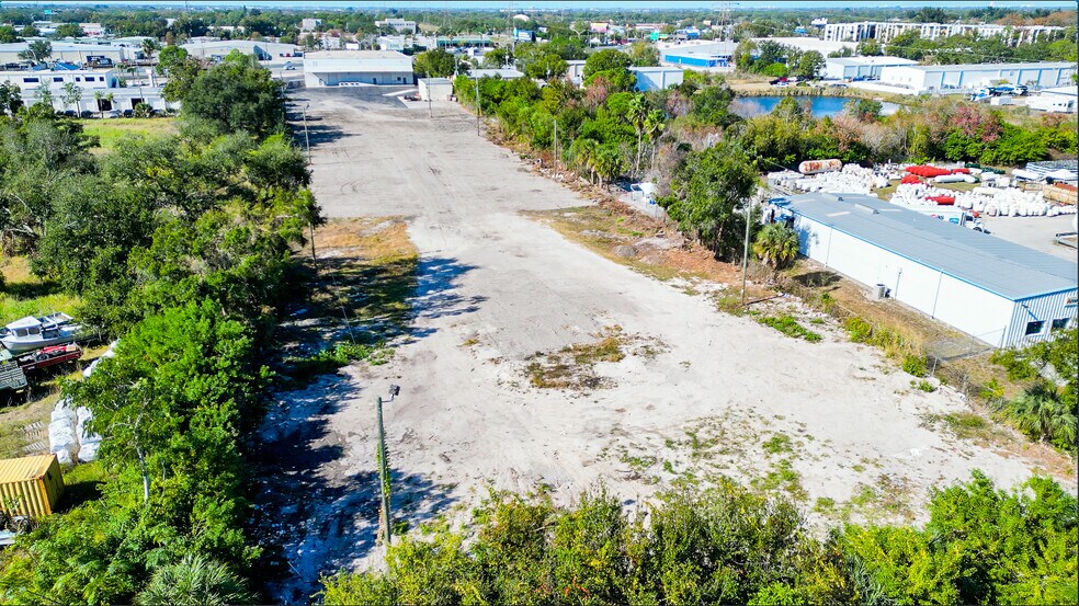 More Photos Of 13755 U.S. Highway 19 N, Clearwater Warehouse For Lease