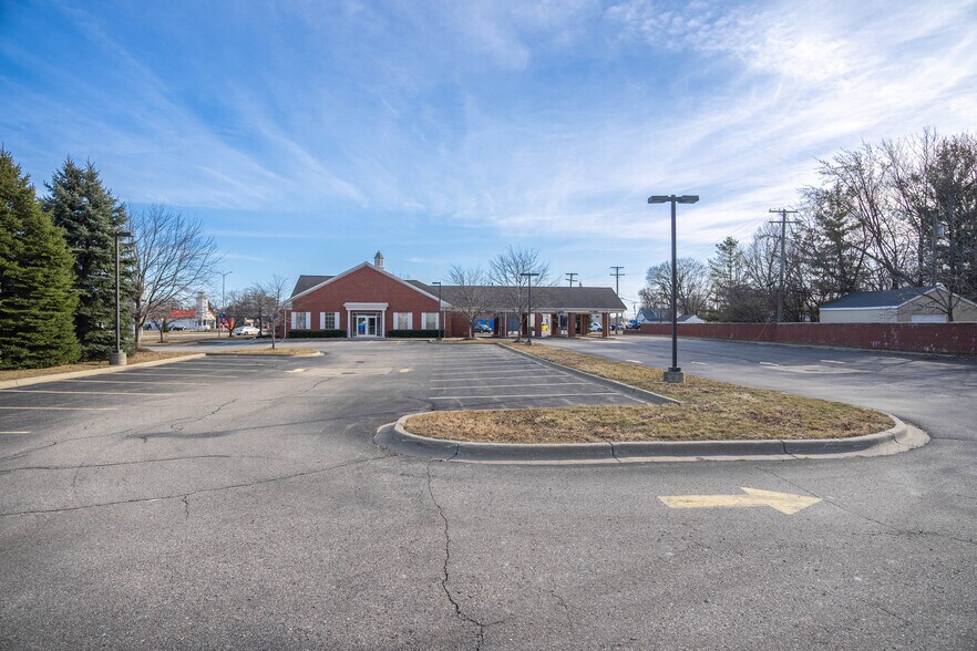 More Photos Of 30379 Gratiot Ave, Roseville Bank For Lease