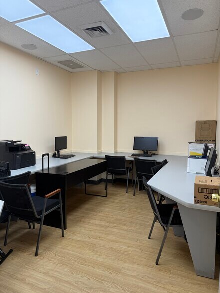 More Photos Of 220-05 Jamaica Ave, Queens Village Medical For Lease