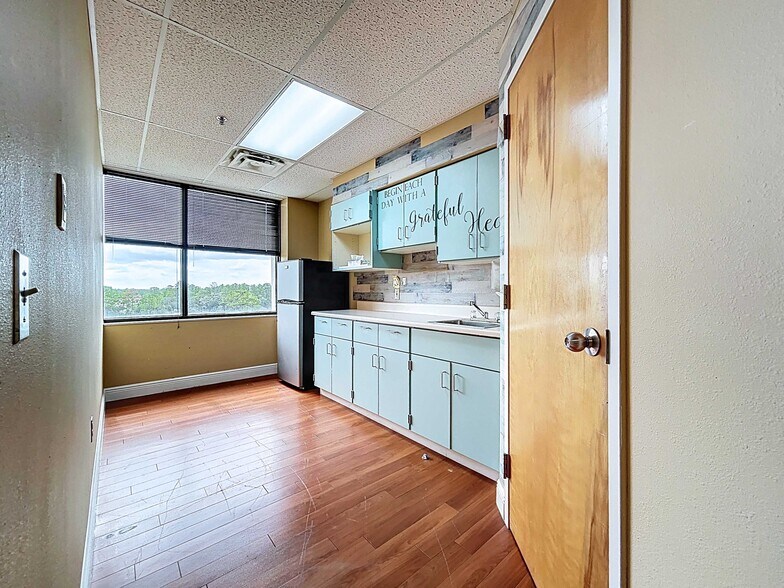 More Photos Of 11373 Cortez Blvd, Brooksville Medical For Sale