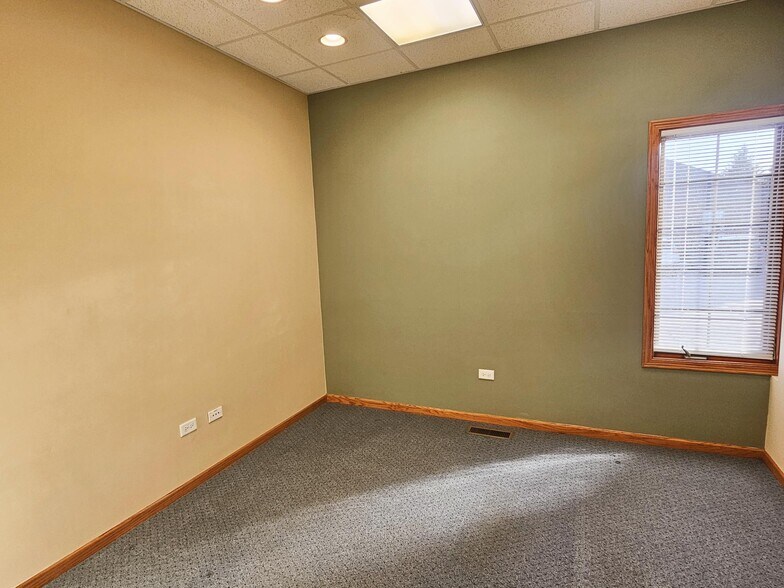 More Photos Of 10331-10335 W Lincoln Hwy, Frankfort Office For Sale