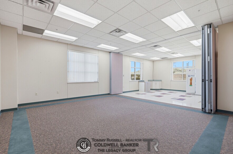 More Photos Of 733 Landmark Dr, Casper Medical For Sale