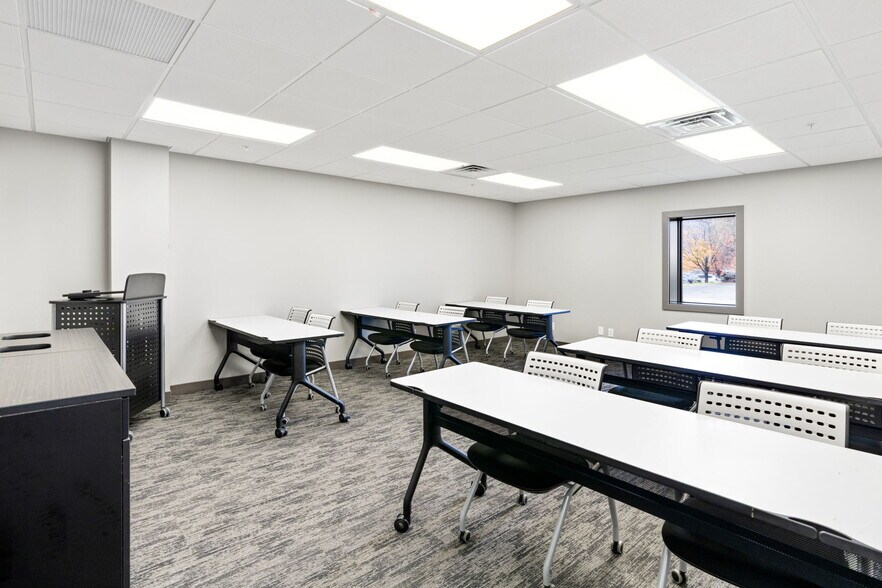 More Photos Of 3312 Gilmore Industrial Blvd, Louisville Warehouse For Lease