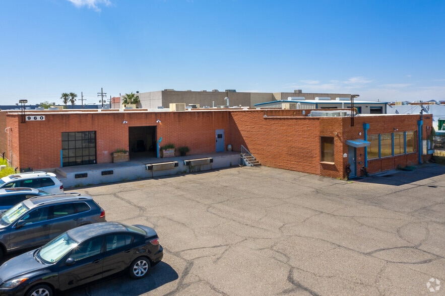 More Photos Of 960 E 17th St, Tucson Warehouse For Lease