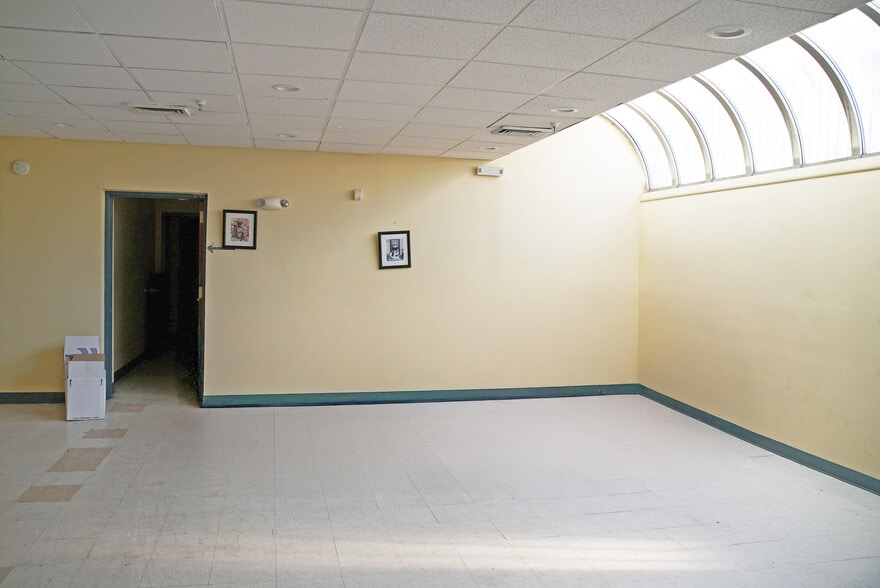 More Photos Of 194 Clinton Ave, Newark Medical For Lease