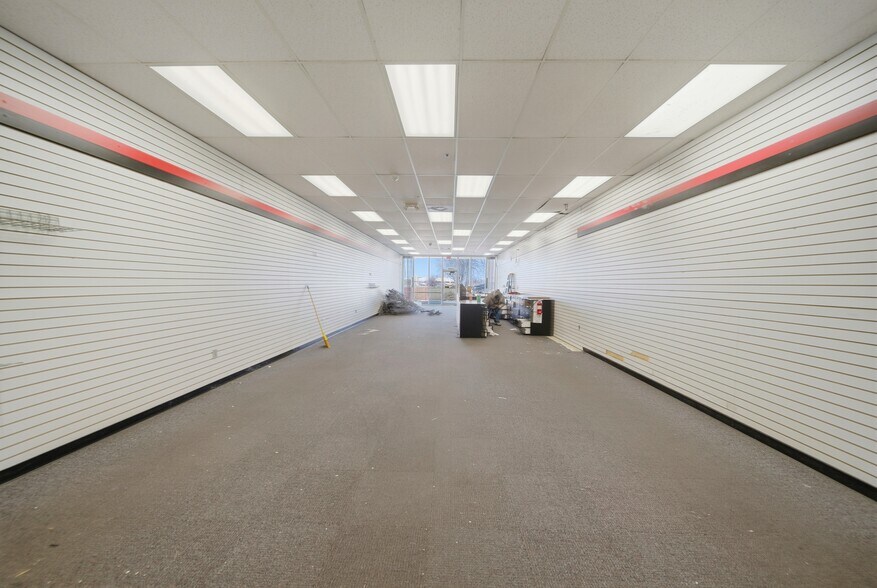 More Photos Of 4311 E Lincolnway, Sterling Unknown For Lease