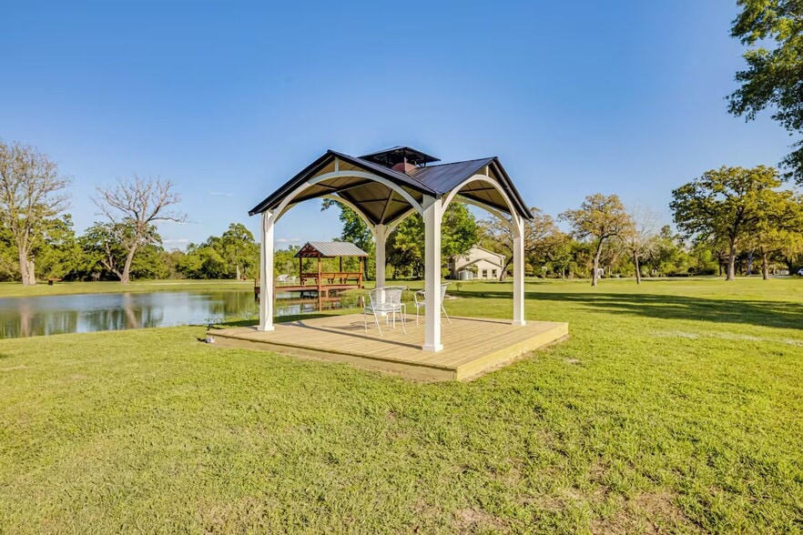 More Photos Of 601 N Shipp St, Madisonville Specialty For Sale