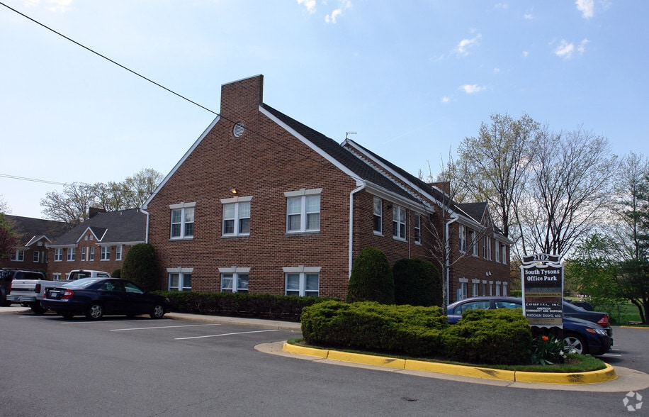 More Photos Of 2104 Gallows Rd, Vienna Office For Lease