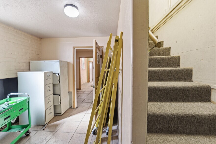 More Photos Of 606 Romero St, Belen Flex For Sale