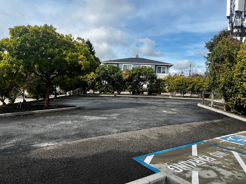 More Photos Of 1642 Mission St, Santa Cruz Freestanding For Lease