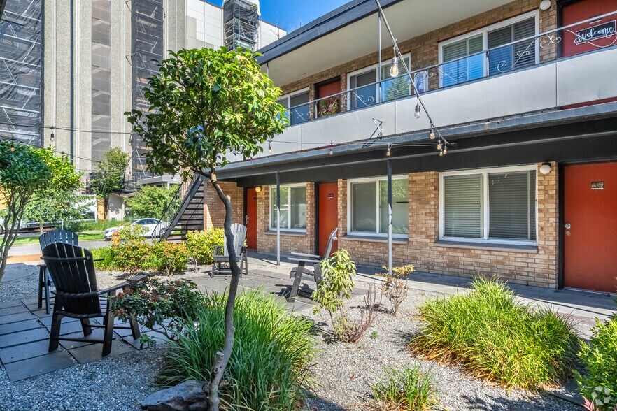 More Photos Of 512 5th Ave W, Seattle Apartments For Sale