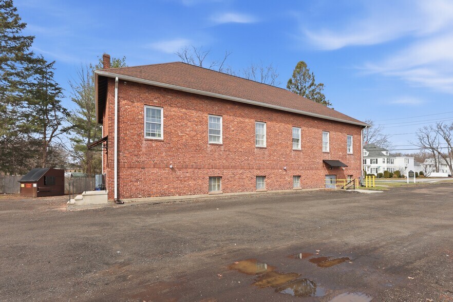 More Photos Of 43 Naubuc Ave, Glastonbury Flex For Sale