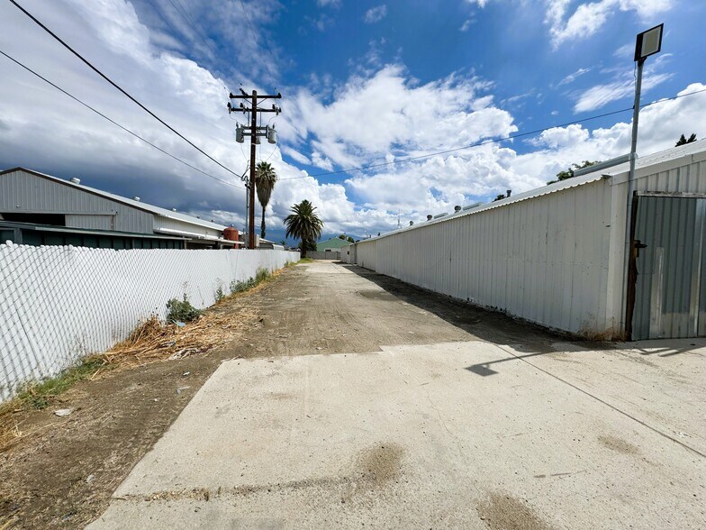 More Photos Of 1449 Mesa View St, Hemet Warehouse For Lease